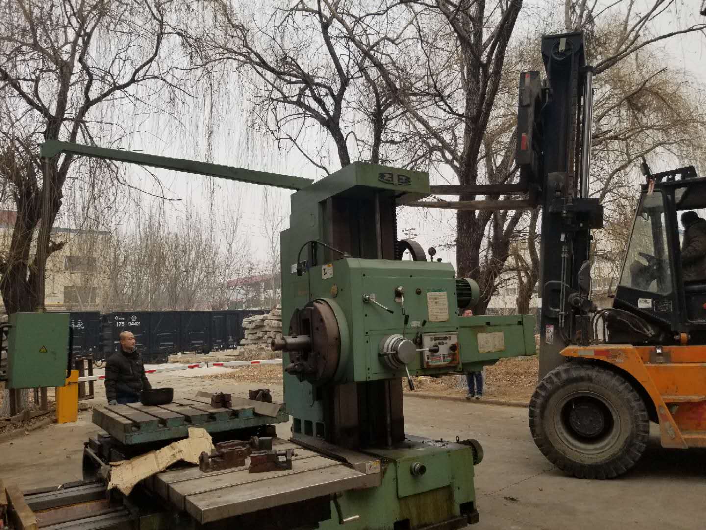 濟南沖床設(shè)備搬運 濟南叉車搬運