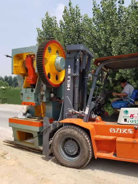 叉車(chē)吊車(chē)