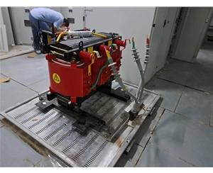 變壓器吊裝搬運(yùn)就位